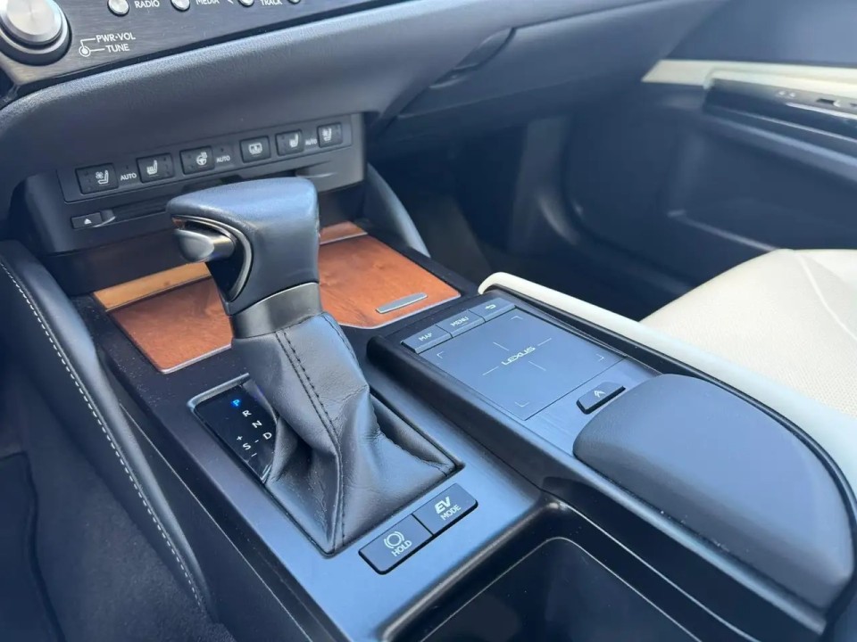 Lexus Seria ES 300h President Line - foto 10