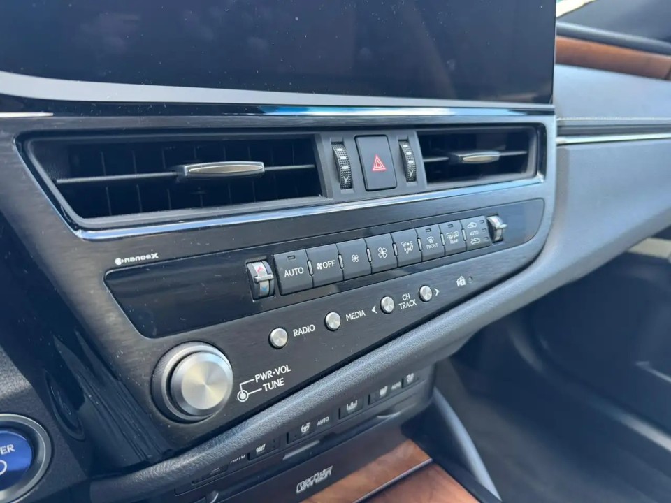 Lexus Seria ES 300h President Line - foto 11