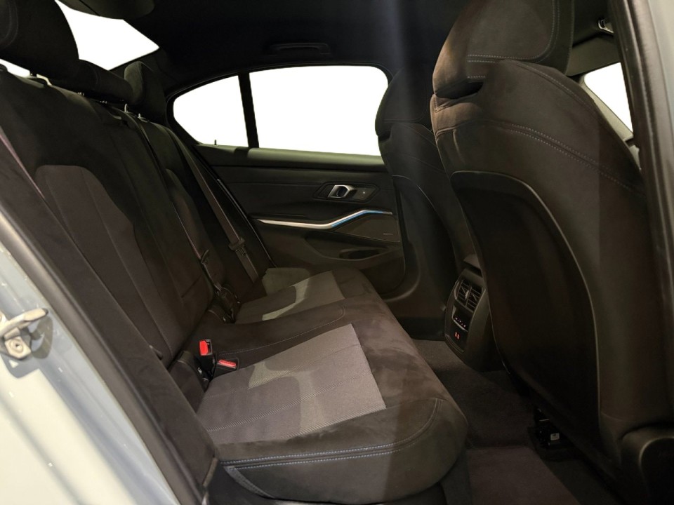 BMW Seria 3 330e xDrive M-Sport Pro - foto 6