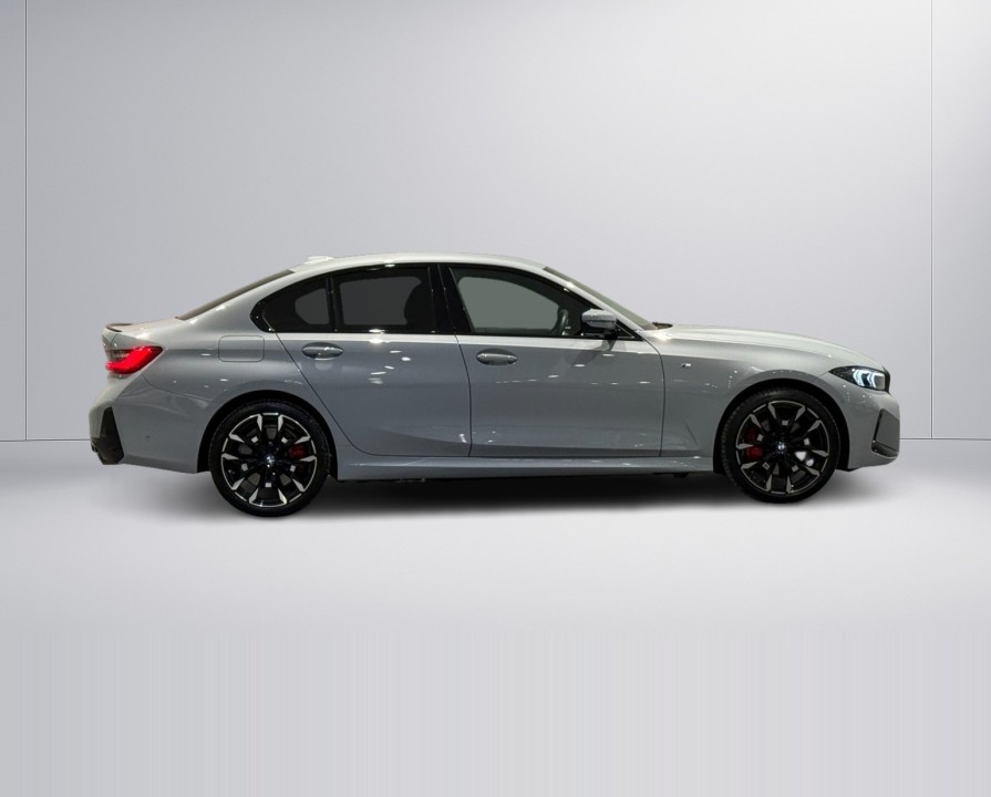 BMW Seria 3 330e xDrive M-Sport Pro (3)