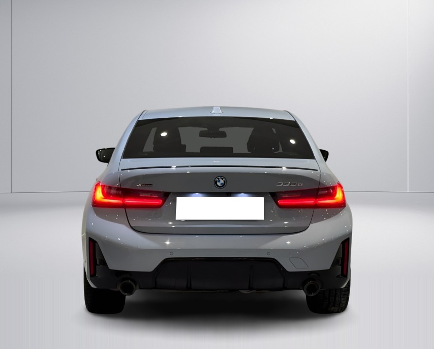 BMW Seria 3 330e xDrive M-Sport Pro (4)