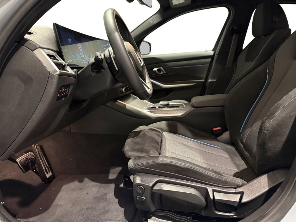 BMW Seria 3 330e xDrive M-Sport Pro (5)