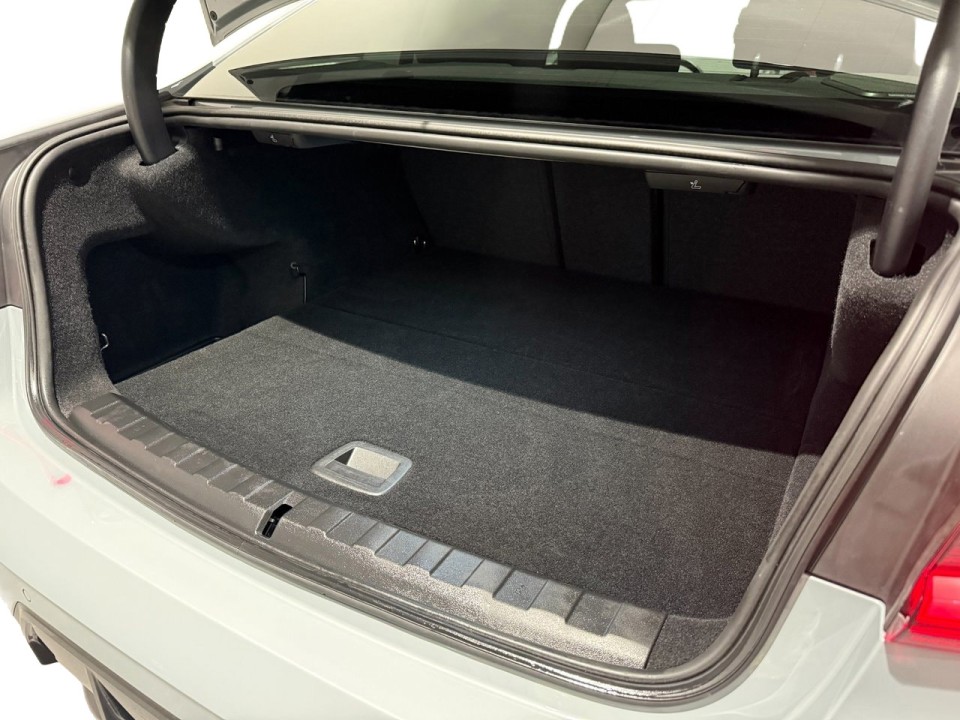 BMW Seria 3 330e xDrive M-Sport Pro - foto 16