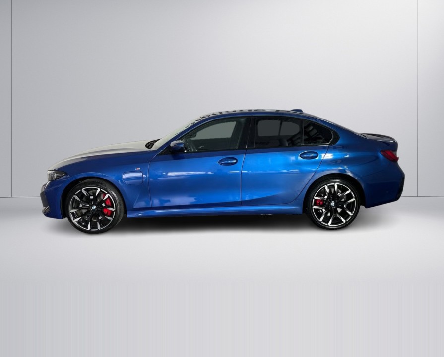 BMW Seria 3 330e xDrive M-Sport Pro (5)