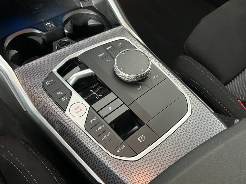 BMW Seria 3 330e xDrive M-Sport Pro - foto 9