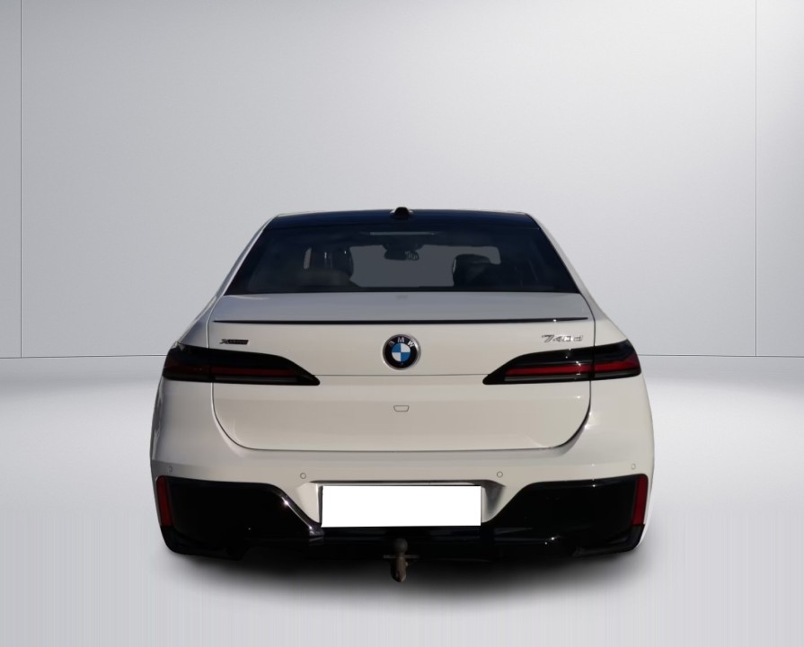BMW Seria 7 740d xDrive M-Sport (4)