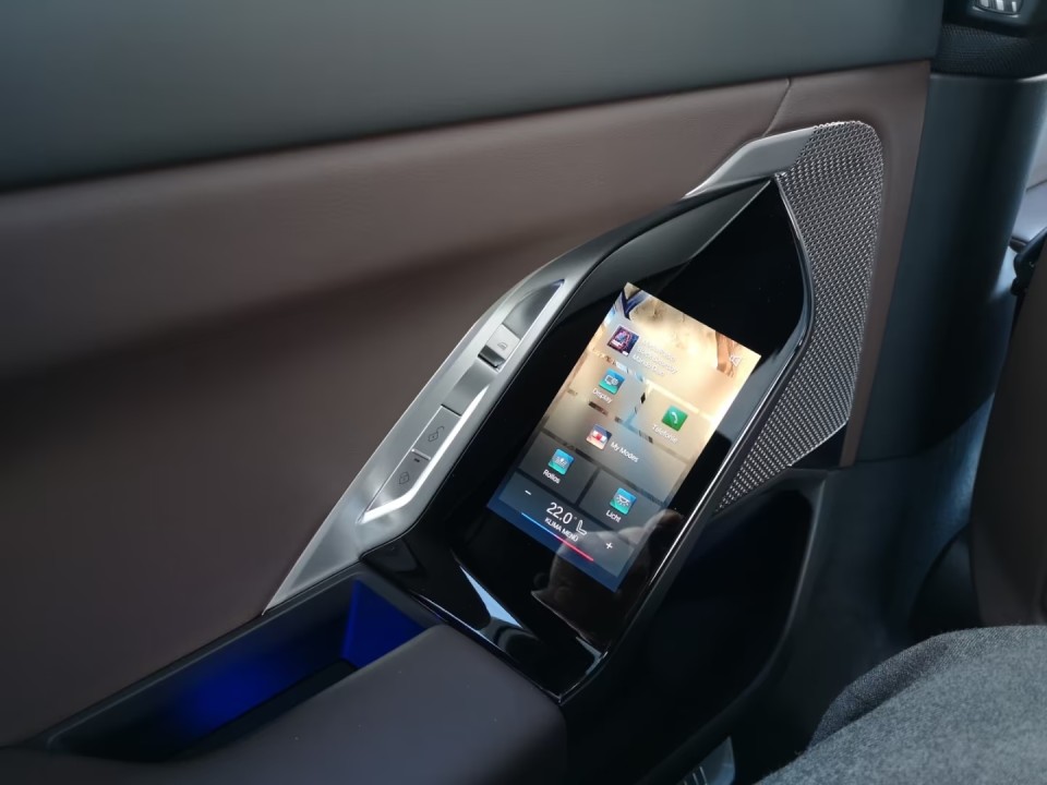 BMW Seria 7 740d xDrive M-Sport - foto 18