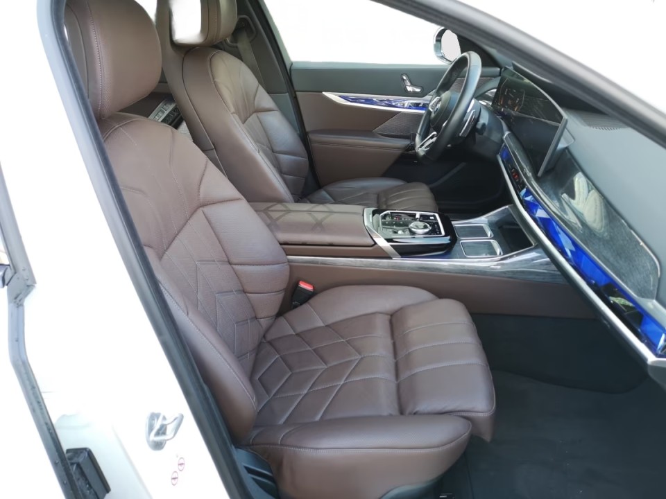 BMW Seria 7 740d xDrive M-Sport - foto 12