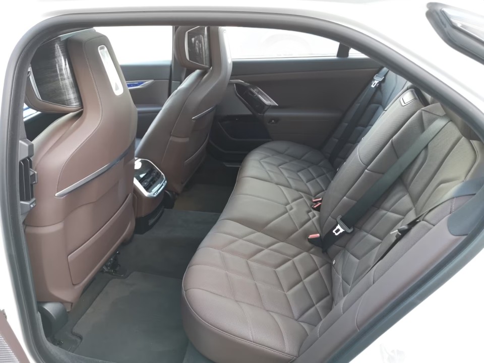 BMW Seria 7 740d xDrive M-Sport - foto 10