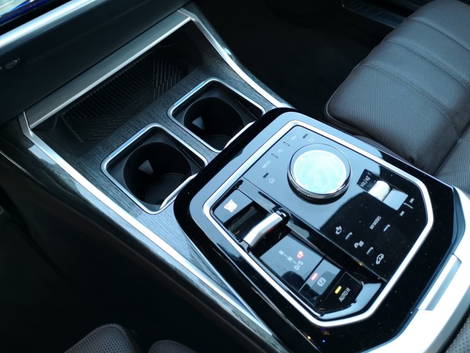 BMW Seria 7 740d xDrive M-Sport - foto 17