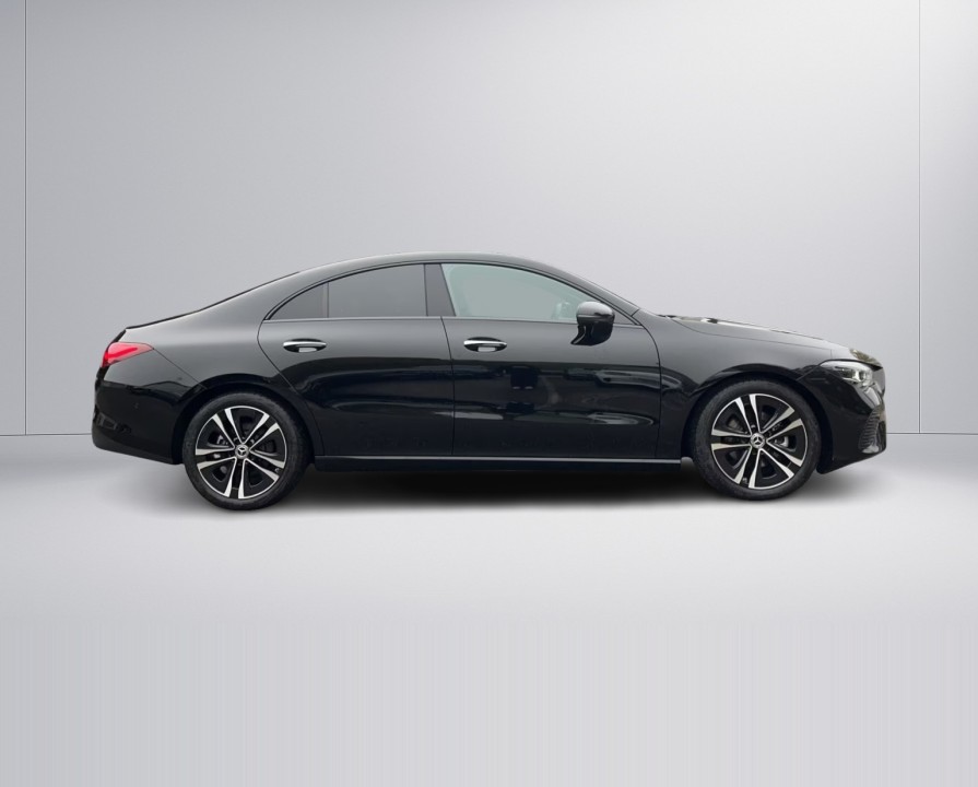 Mercedes-Benz CLA 200d (2)