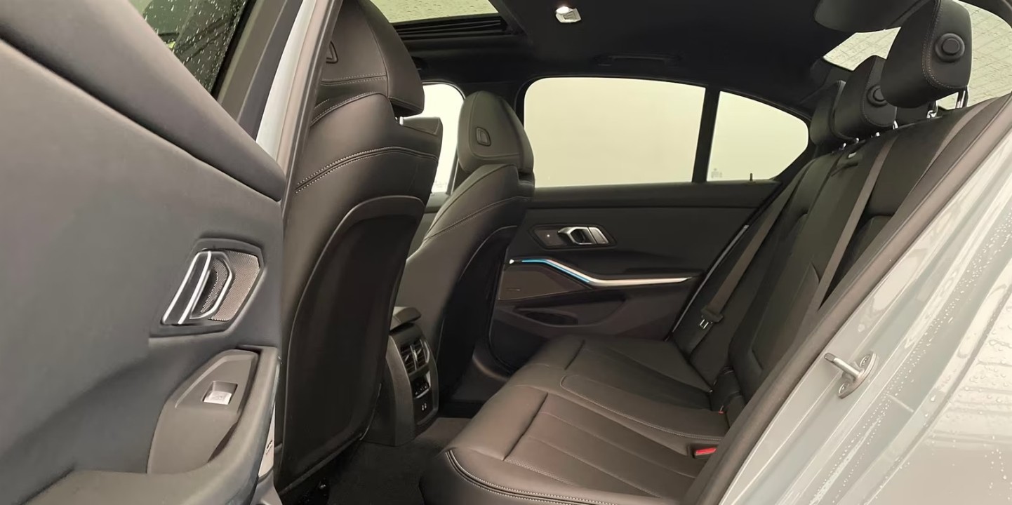 BMW Seria 3 330e xDrive M-Sport (5)