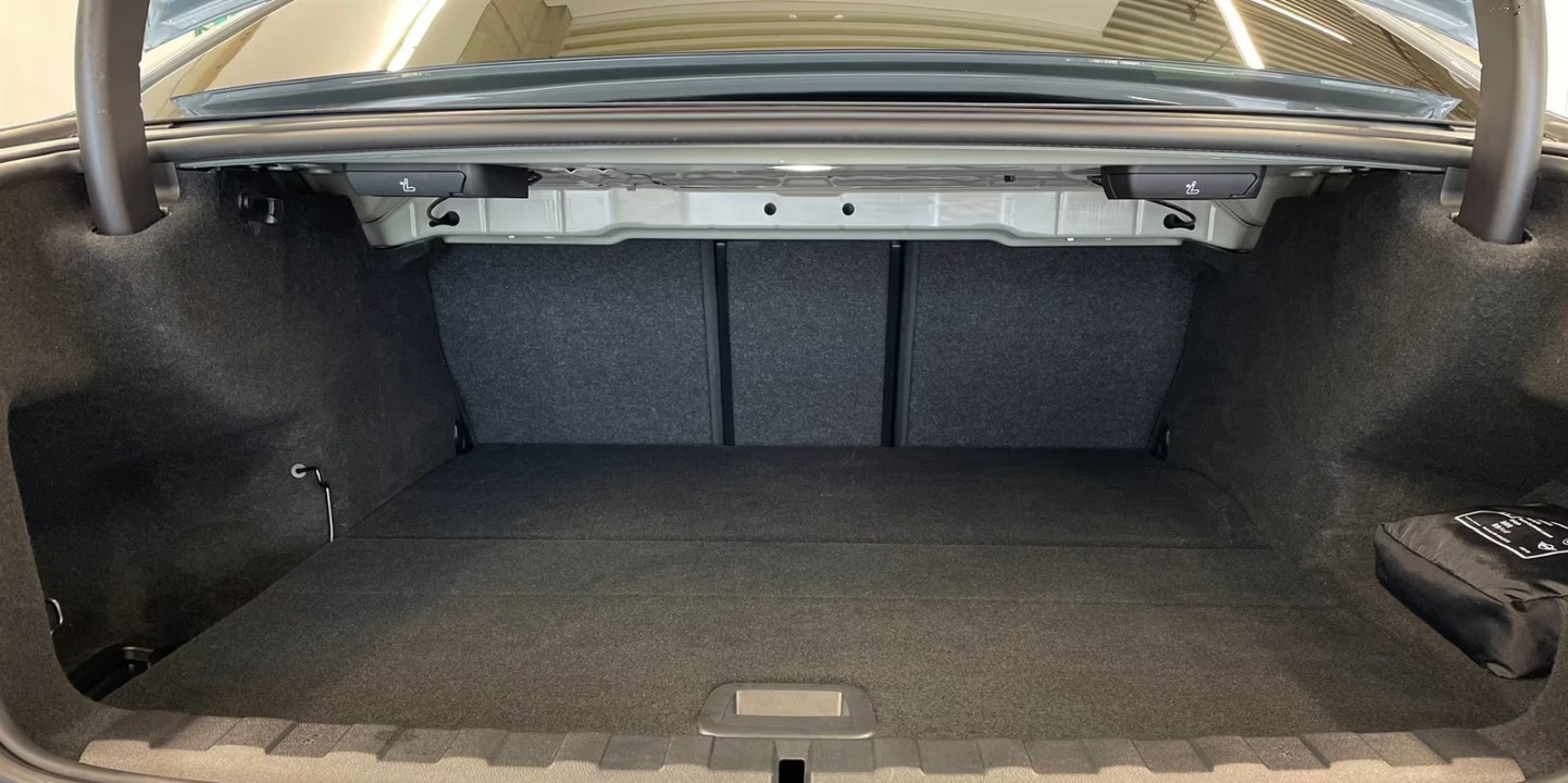 BMW Seria 3 330e xDrive M-Sport - foto 12