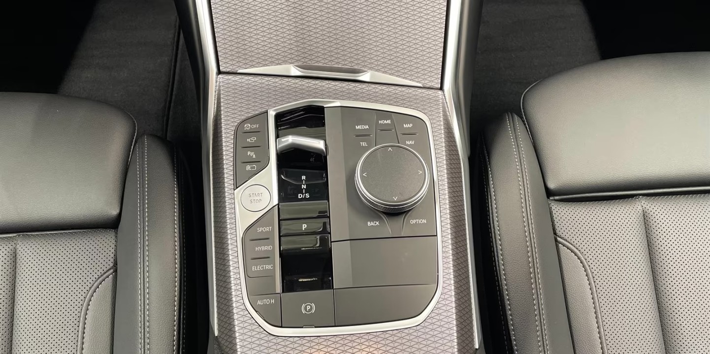 BMW Seria 3 330e xDrive M-Sport - foto 10