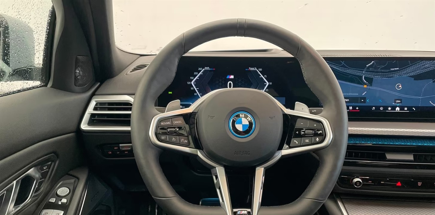 BMW Seria 3 330e xDrive M-Sport - foto 9