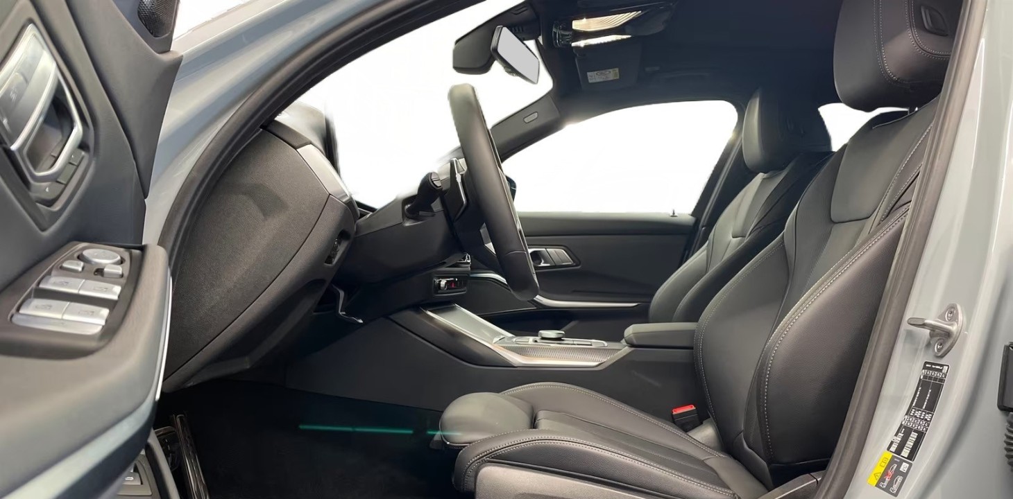 BMW Seria 3 330e xDrive M-Sport (4)