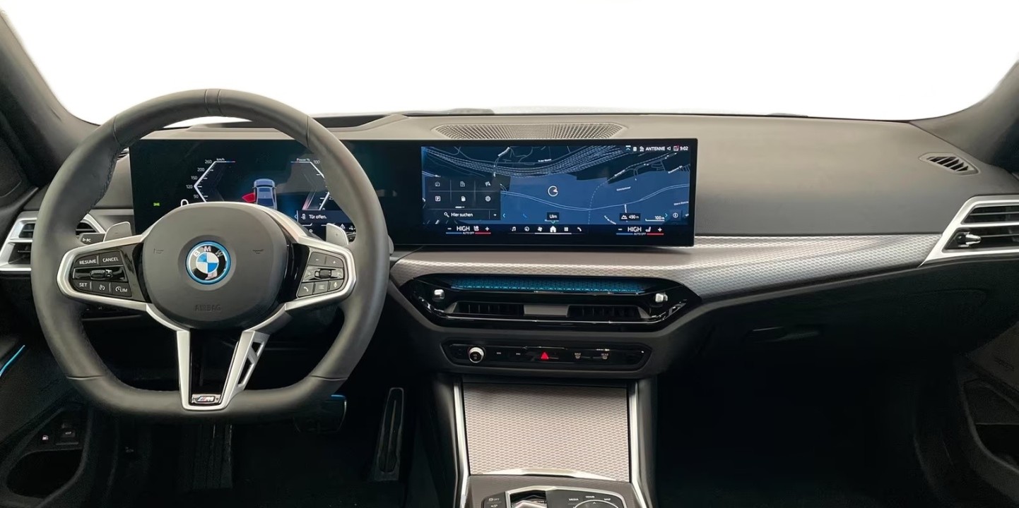 BMW Seria 3 330e xDrive M-Sport - foto 8