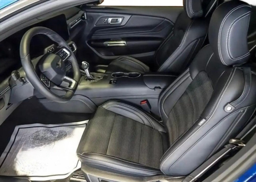 Ford Mustang - foto 8