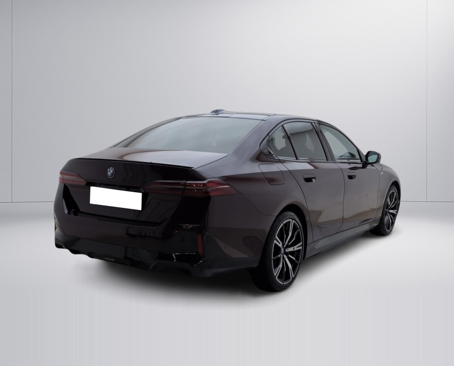 BMW Seria 5 550e xDrive (3)