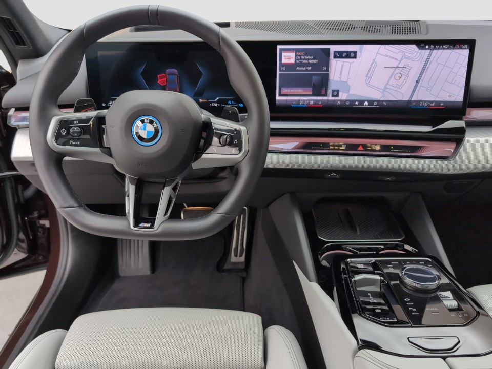 BMW Seria 5 550e xDrive - foto 6