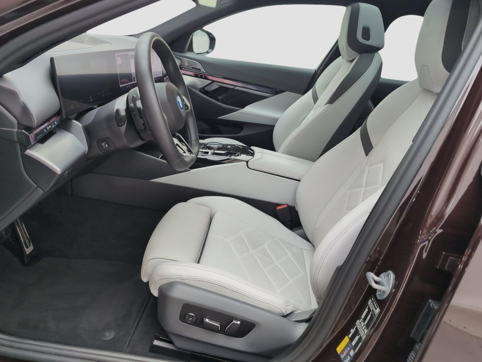 BMW Seria 5 550e xDrive - foto 8