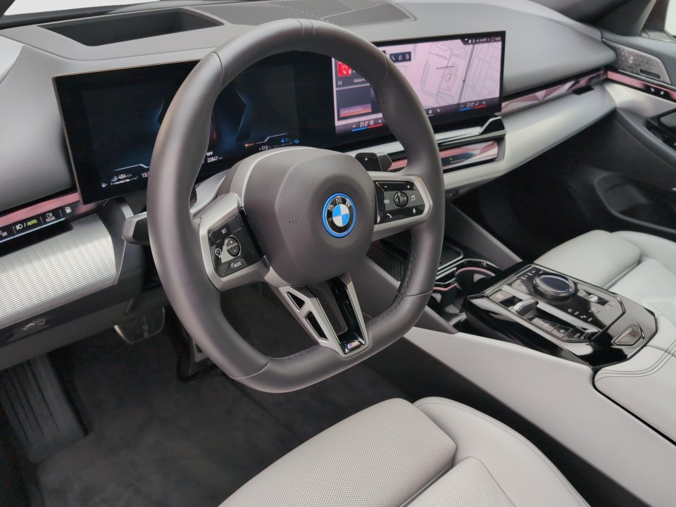 BMW Seria 5 550e xDrive - foto 7