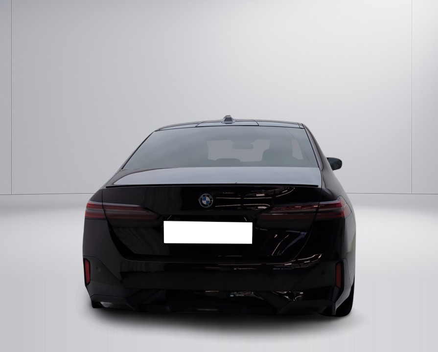 BMW Seria 5 550e xDrive (4)