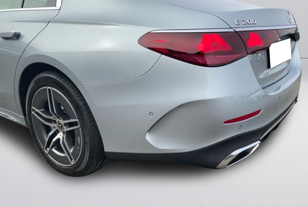 Mercedes-Benz E 200 4MATIC AMG - foto 27