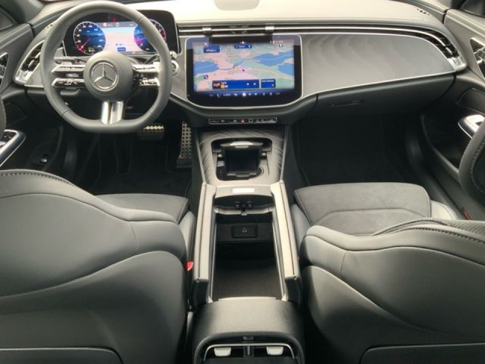 Mercedes-Benz E 200 4MATIC AMG - foto 18