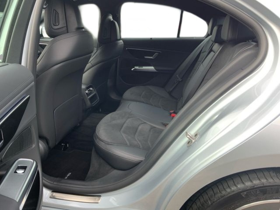 Mercedes-Benz E 200 4MATIC AMG - foto 15