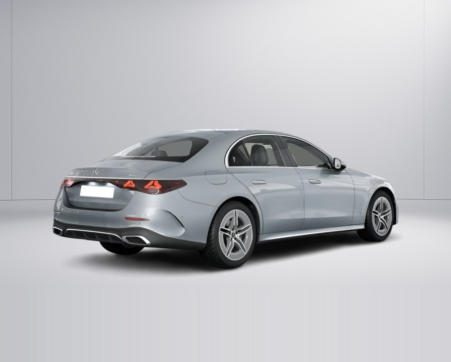 Mercedes-Benz E 200 4MATIC AMG (5)