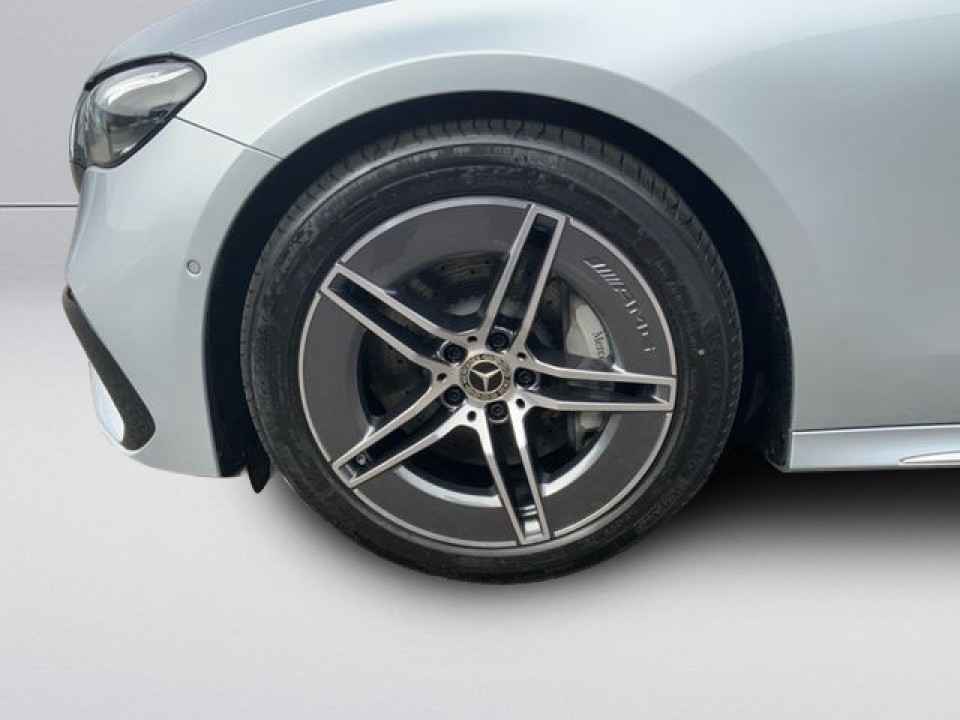 Mercedes-Benz E 200 4MATIC AMG - foto 25