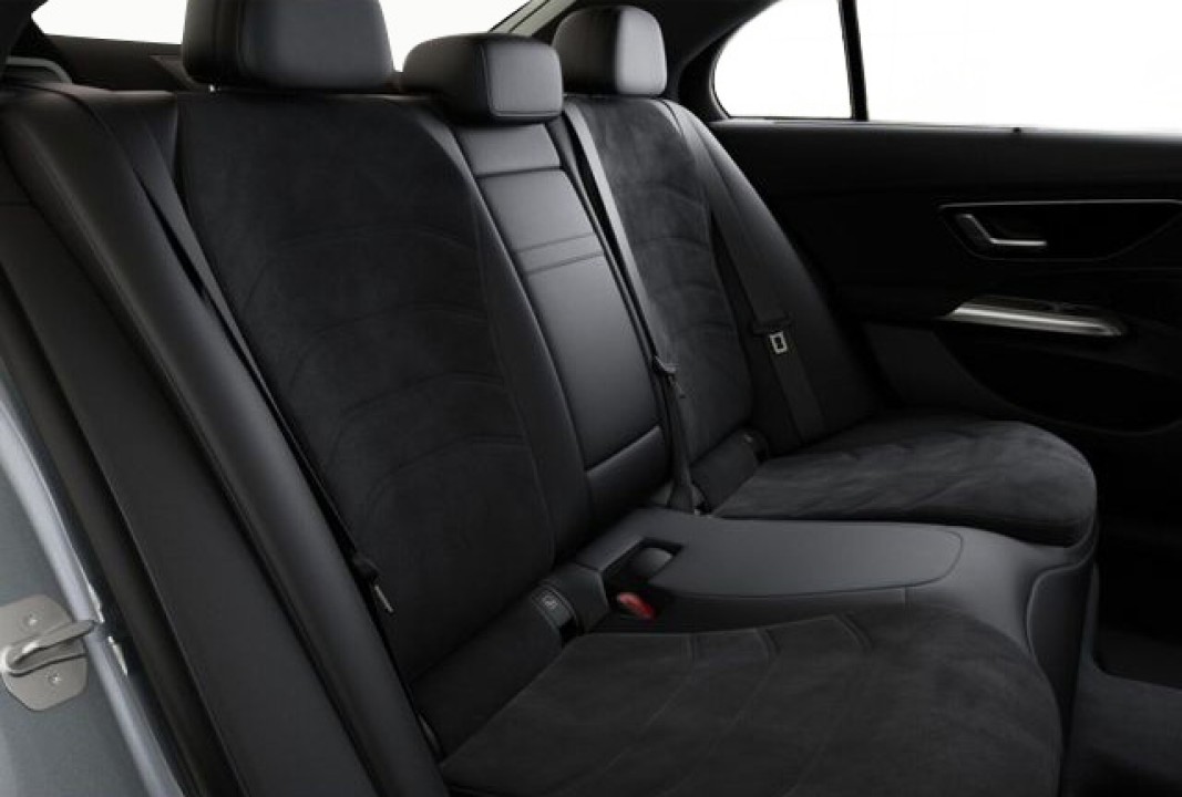 Mercedes-Benz E 200 4MATIC AMG - foto 16