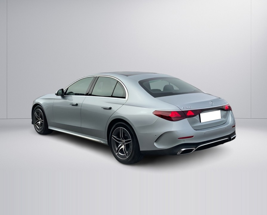 Mercedes-Benz E 200 4MATIC AMG - foto 7