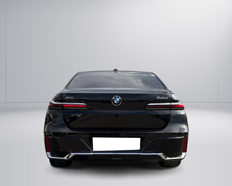 BMW Seria 7 740d xDrive M-Sport (3)