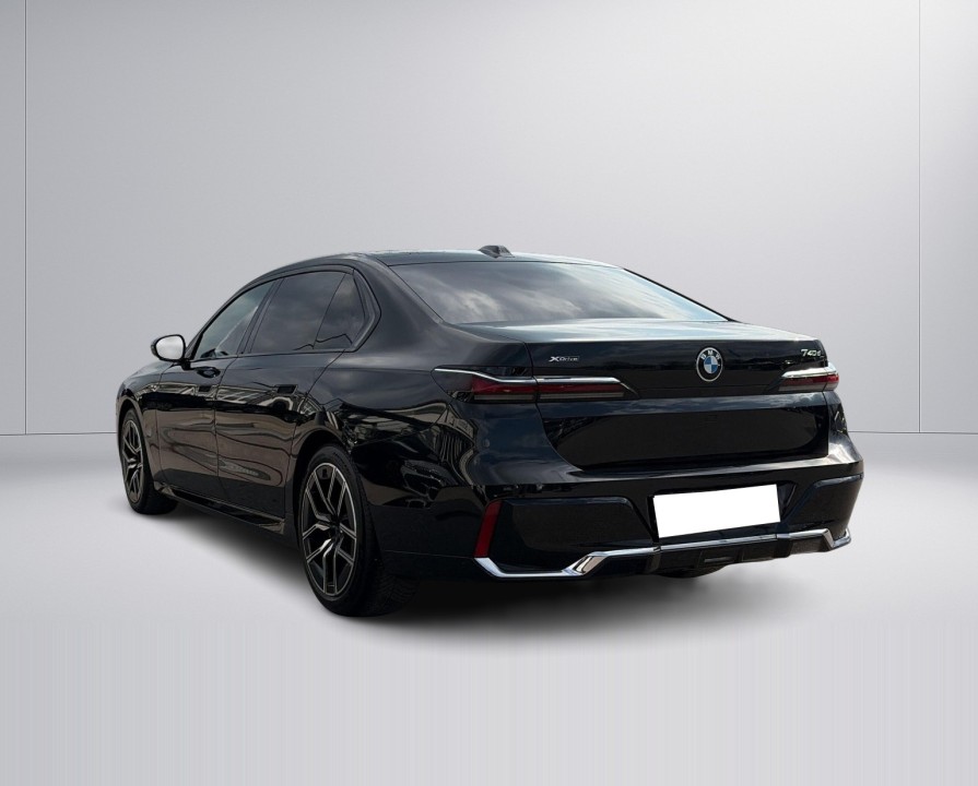 BMW Seria 7 740d xDrive M-Sport (4)