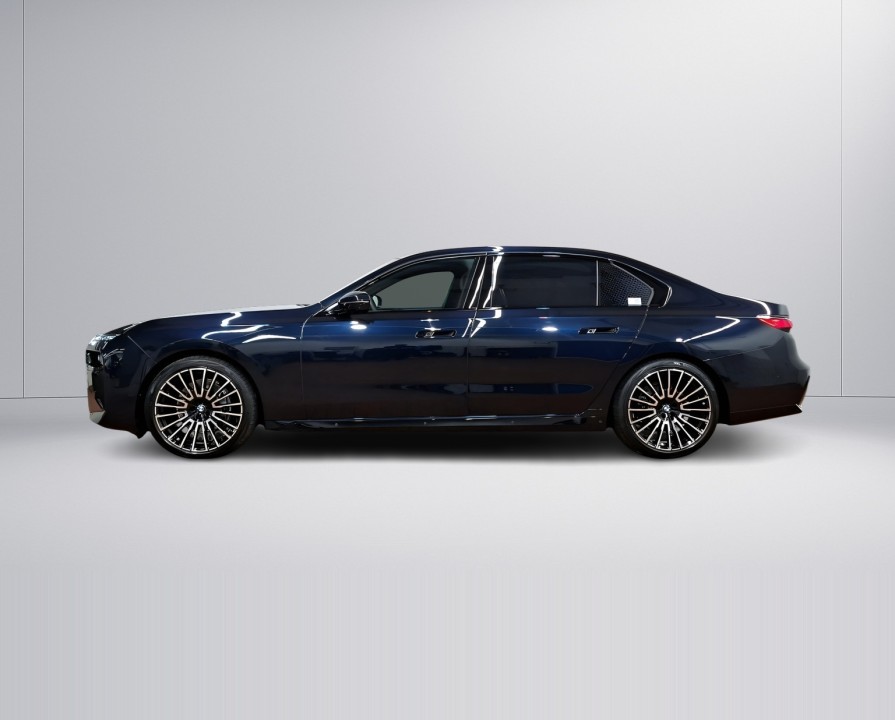 BMW Seria 7 740d xDrive (2)