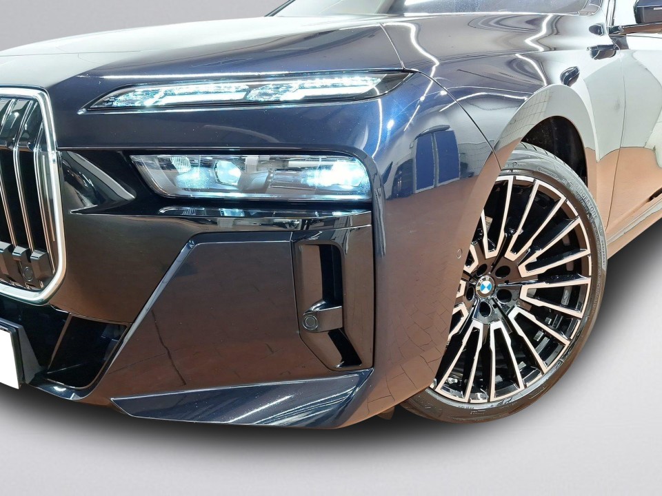BMW Seria 7 740d xDrive - foto 18