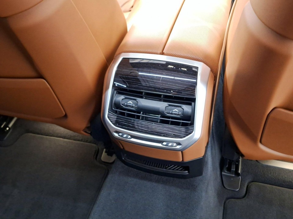 BMW Seria 7 740d xDrive - foto 12