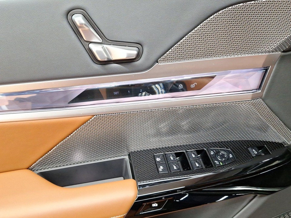 BMW Seria 7 740d xDrive - foto 15