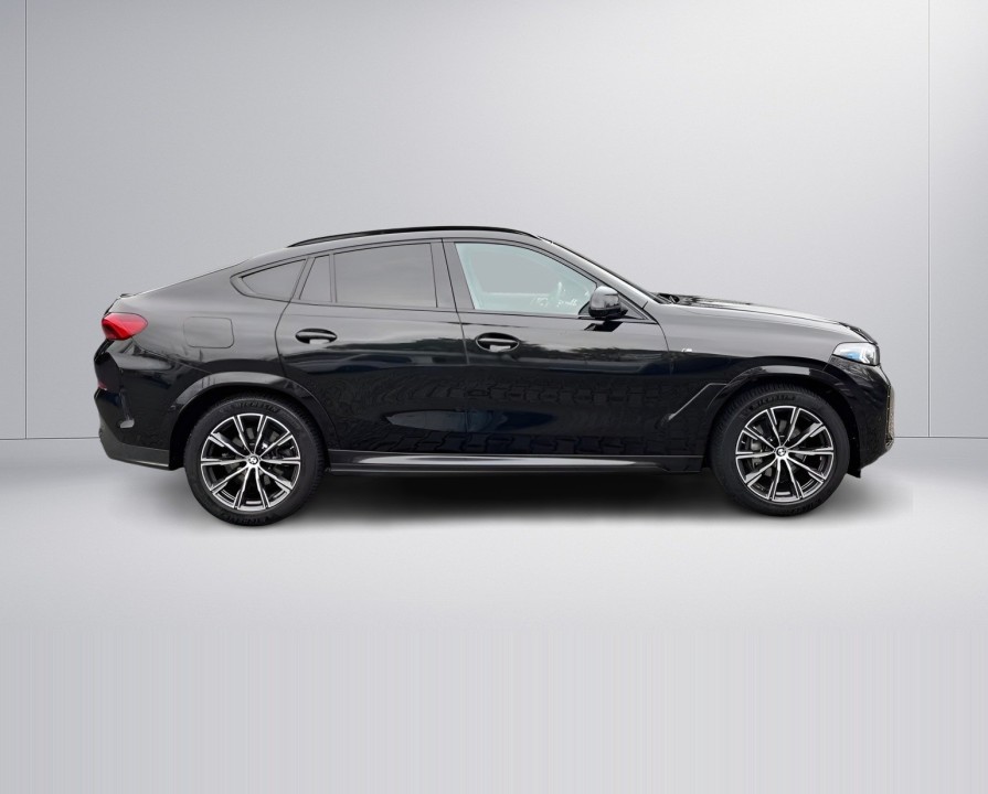 BMW X6 xDrive30d M-Sport (2)