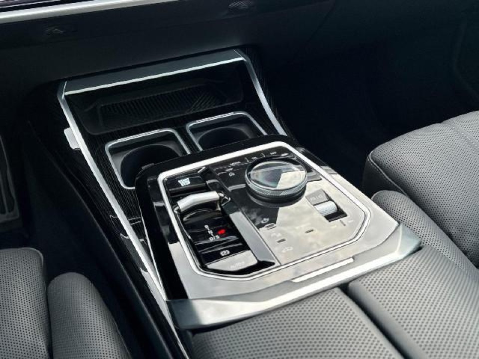 BMW Seria 7 740d xDrive - foto 10