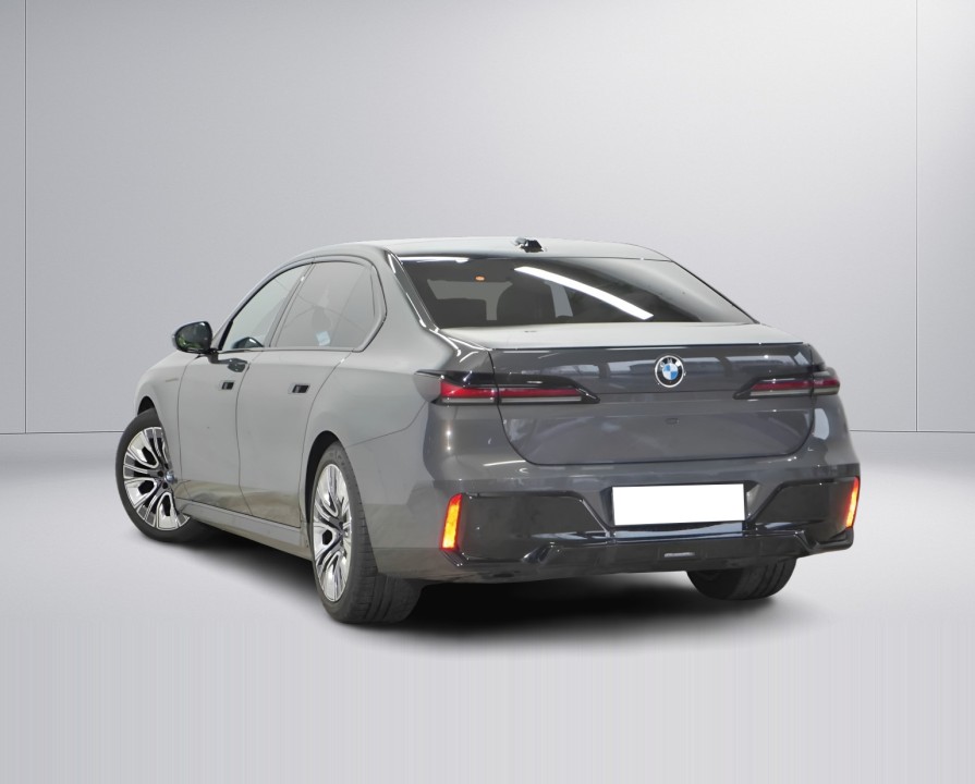 BMW Seria 7 740d xDrive M-Sport (3)