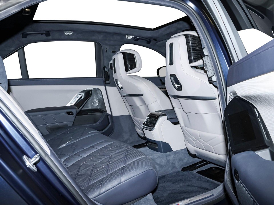 BMW Seria 7 750e xDrive M-Sport (5)