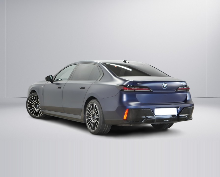 BMW Seria 7 750e xDrive M-Sport (3)