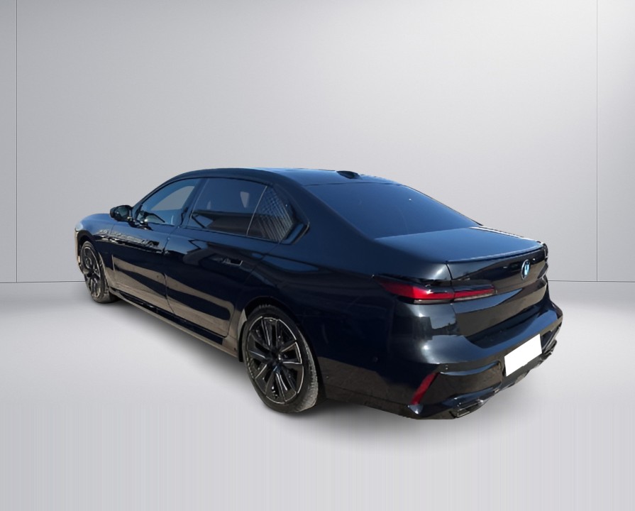 BMW Seria 7 M760e xDrive (3)