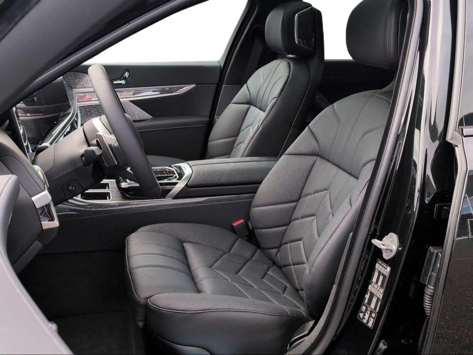 BMW Seria 7 740d xDrive - foto 6