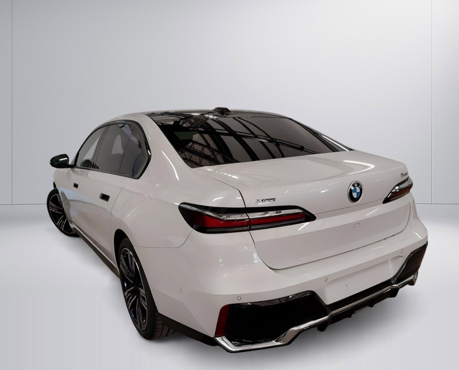 BMW Seria 7 740d xDrive (3)