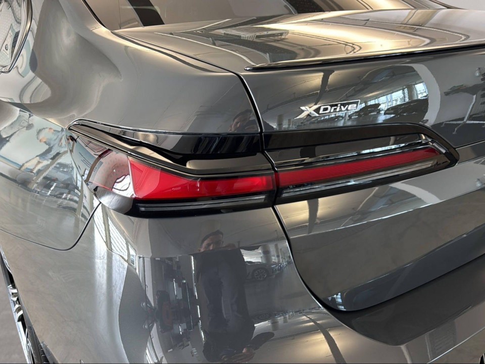 BMW Seria 7 750e xDrive M-Sport - foto 14