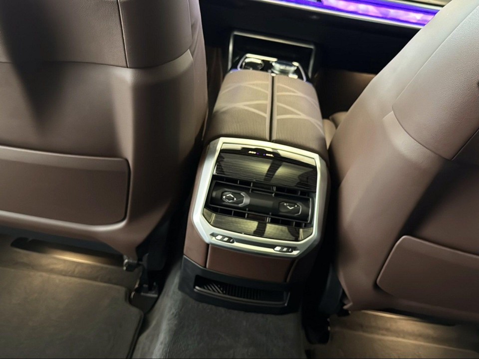BMW Seria 7 750e xDrive M-Sport - foto 9